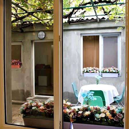Albert House Hotel&Tours Jerevan Buitenkant foto