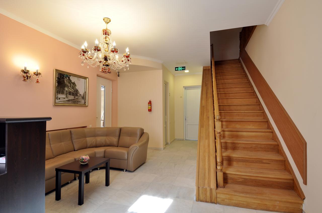 Albert House Hotel&Tours Jerevan Buitenkant foto