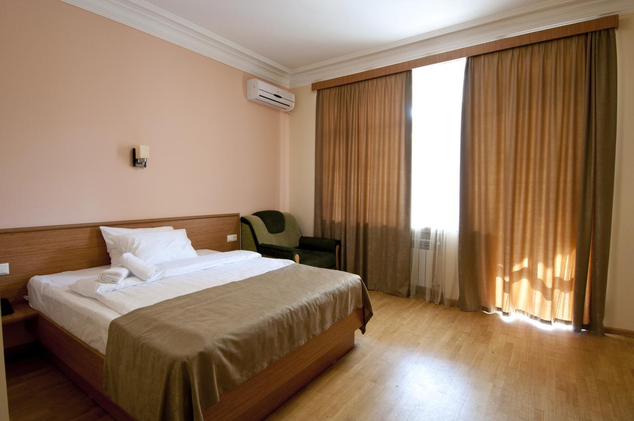 Albert House Hotel&Tours Jerevan Buitenkant foto