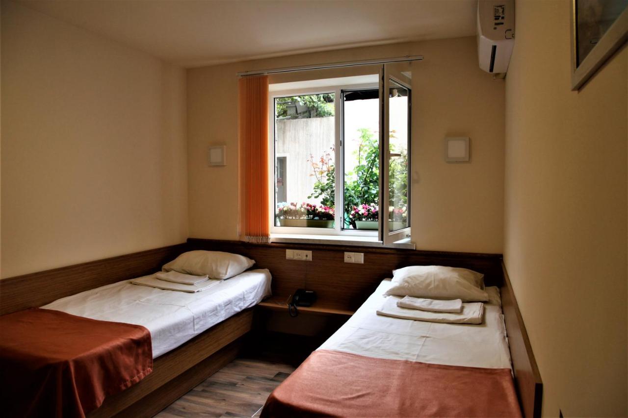 Albert House Hotel&Tours Jerevan Buitenkant foto