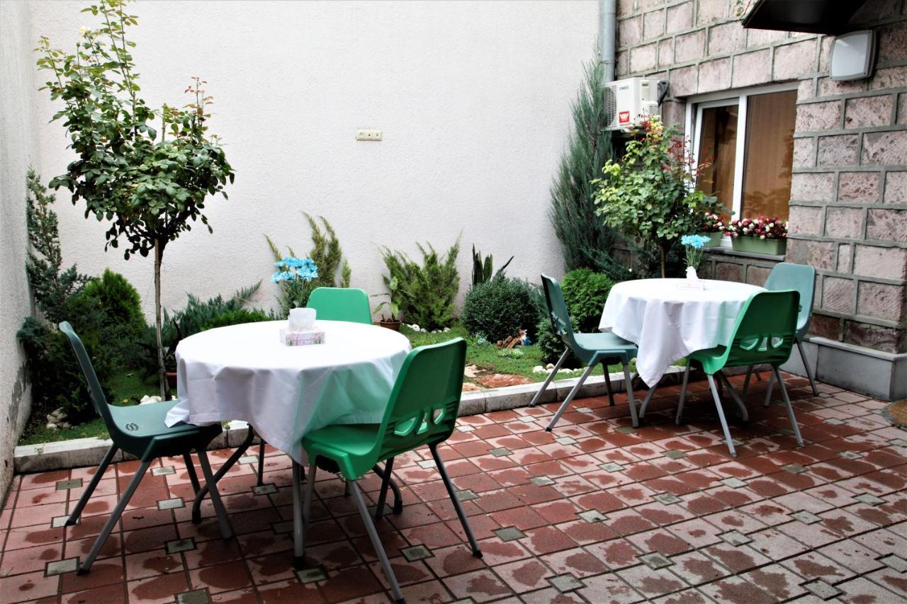 Albert House Hotel&Tours Jerevan Buitenkant foto