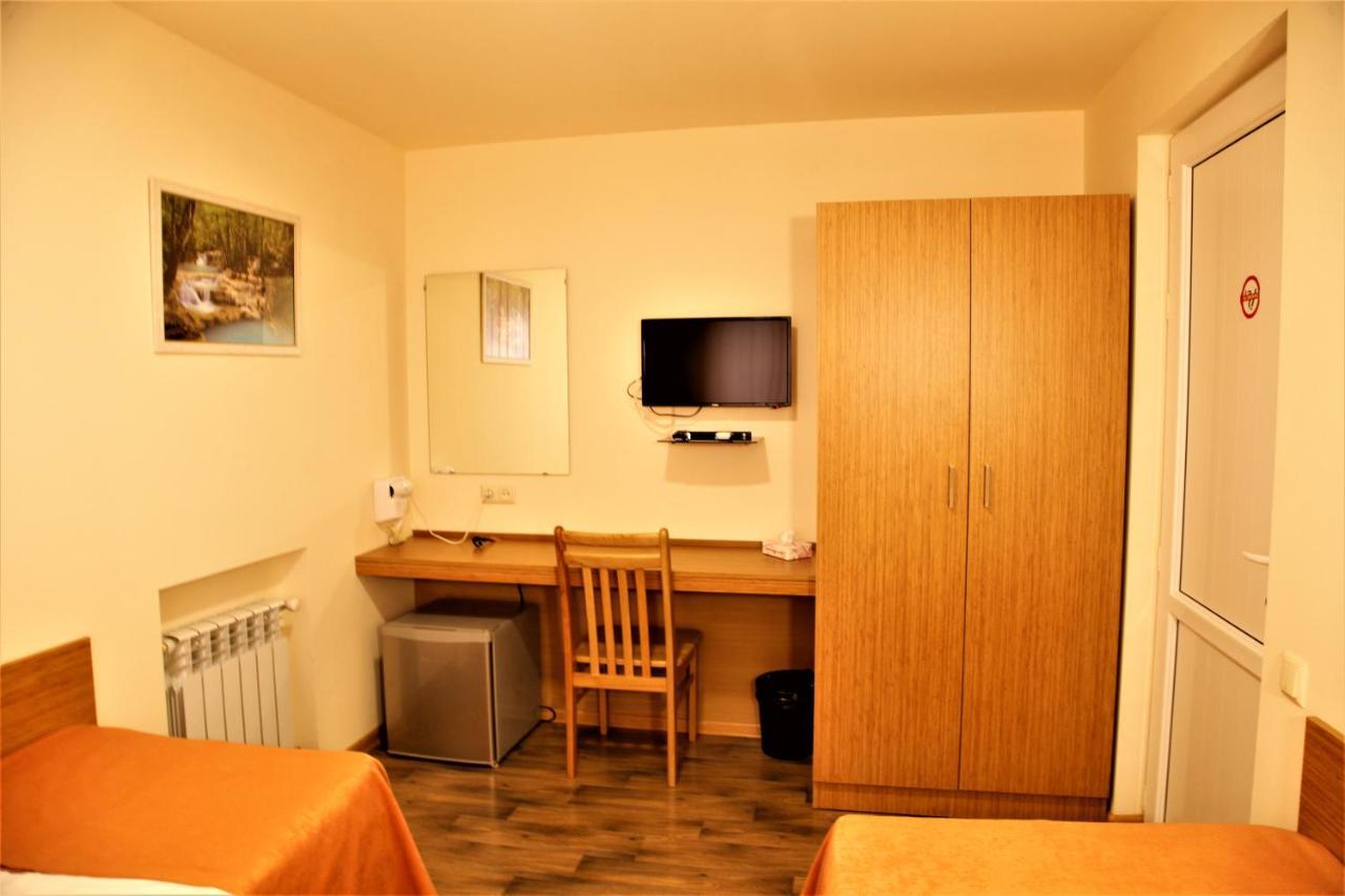 Albert House Hotel&Tours Jerevan Buitenkant foto