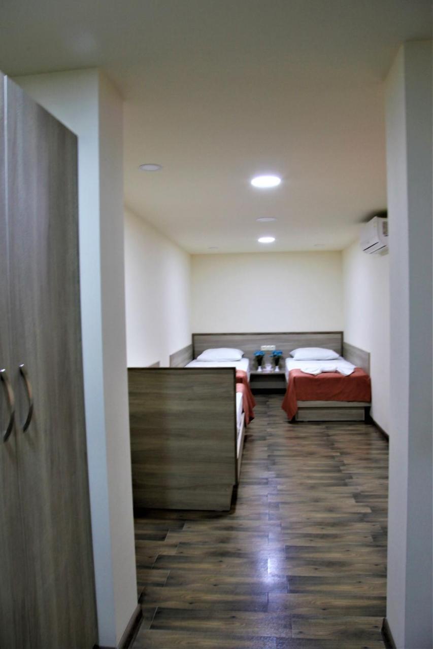 Albert House Hotel&Tours Jerevan Buitenkant foto
