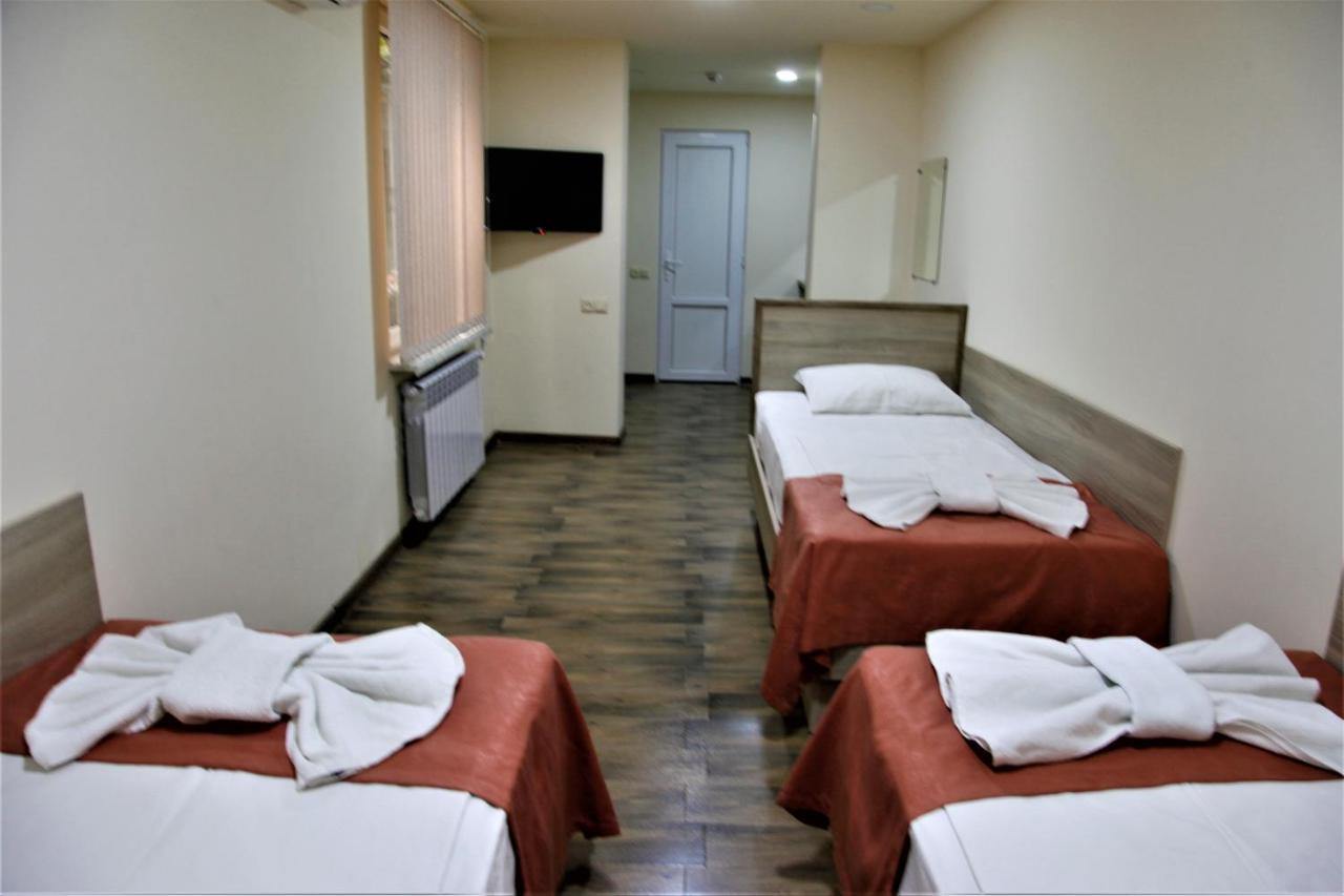 Albert House Hotel&Tours Jerevan Buitenkant foto