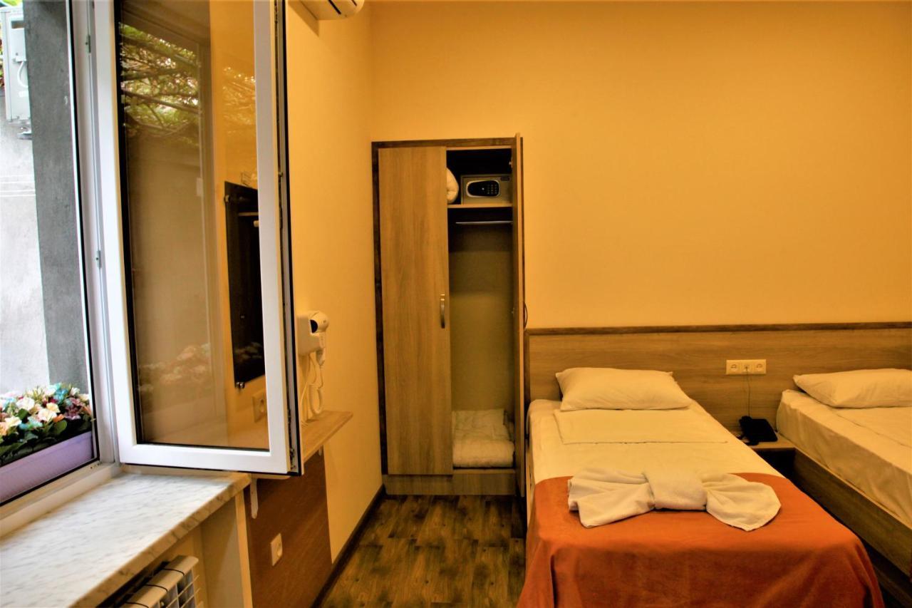 Albert House Hotel&Tours Jerevan Buitenkant foto