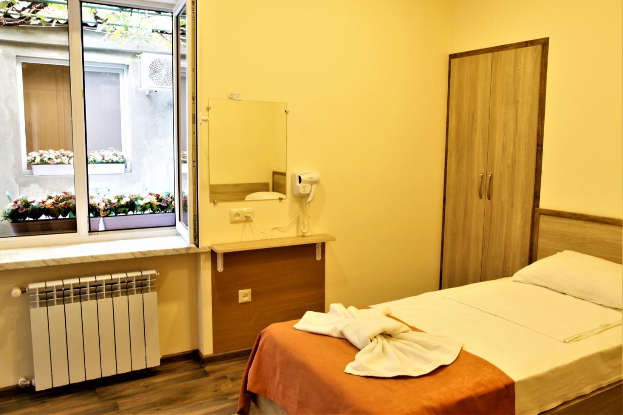 Albert House Hotel&Tours Jerevan Buitenkant foto